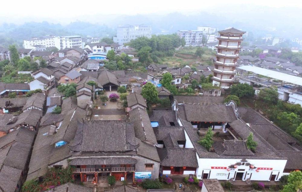 1年时间又建15所学校，古天乐49岁生日获两女友人陪同庆生